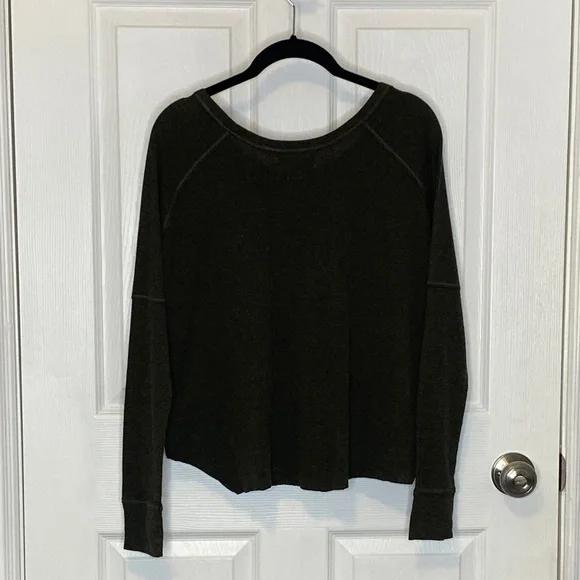 TNA Olive Raglan Long Sleeve Tee Raw Curved Hem US S - Picture 9 of 15